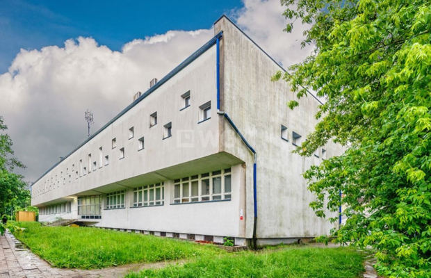Koszalin, budynek magazynowo - biurowy, sprzedam, 1 300 000 PLN netto.  
  
Obiekt z przeznaczeniem na akademik lub hostel, w p