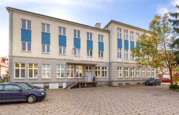 Łęczyca, budynek biurowy, budynek magazynowy, sprzedam, 1 740 000 PLN, netto.  
  
Budynek biurowy w centrum Łęczycy, przy głów