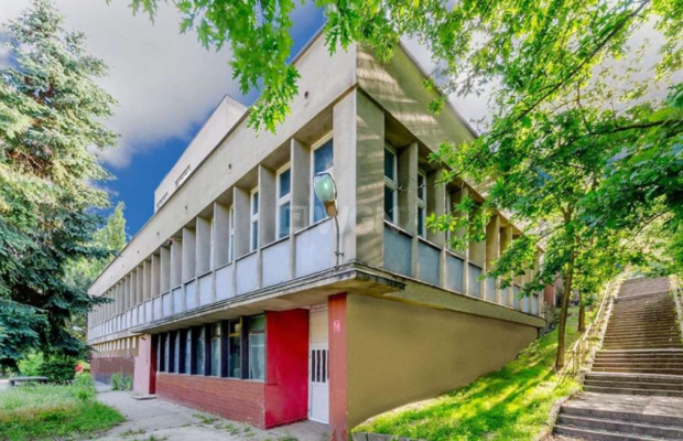 Gorzów Wielkopolski, budynek biurowy, 2083 m2, sprzedam, 870 000 PLN netto.  
  
Nieruchomość pod zabudowę wielorodzinną oraz a