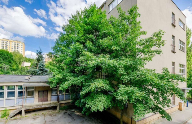 Gorzów Wielkopolski, budynek biurowy, 2083 m2, sprzedam, 870 000 PLN netto.  
  
Nieruchomość pod zabudowę wielorodzinną oraz a