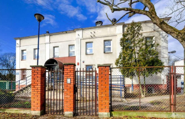 Błonie, nieruchomość biurowo - magazynowa, pow 817 m2, działka 1781 m2, sprzedam, 990 000 PLN netto.  
  
Nieruchomość nie jest