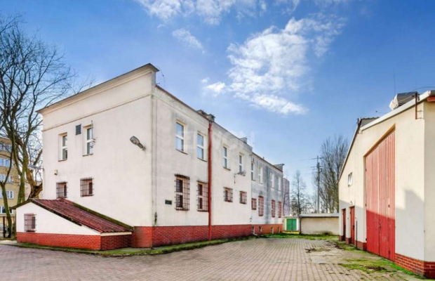 Błonie, nieruchomość biurowo - magazynowa, pow 817 m2, działka 1781 m2, sprzedam, 990 000 PLN netto.  
  
Nieruchomość nie jest