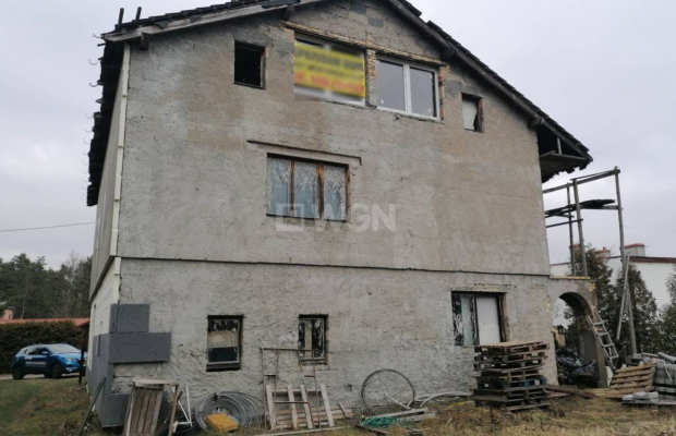 Małomice, dom do dokończenia 270 m2, działka 665 m2, sprzedam, 299 000,00 zł.  
  
Na sprzedaż dom położony w cichej i spokojne
