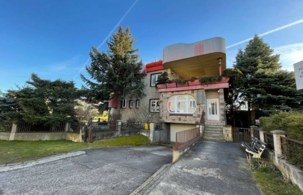 Lubin, dom 230 m2 z dwoma lokalami użytkowymi, działka 843,5 m2, sprzedam 998 000 zł.  
  
Na sprzedaż dom w powiecie Lubińskim