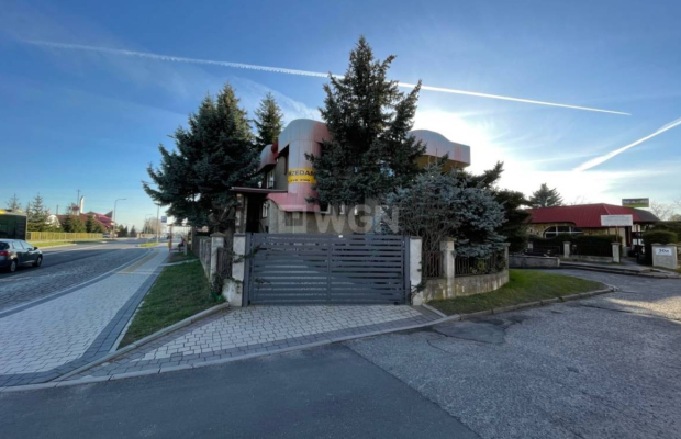 Lubin, dom 230 m2 z dwoma lokalami użytkowymi, działka 843,5 m2, sprzedam 998 000 zł.  
  
Na sprzedaż dom w powiecie Lubińskim