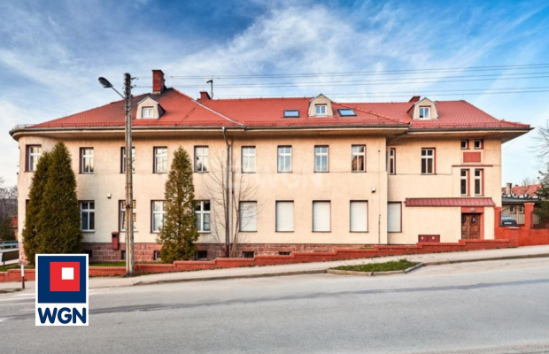 Nowa Ruda, budynki usługowe, 1832 m2, sprzedam, 2 500 000 PLN, netto.  
  
Nieruchomość zabudowana budynkiem biurowo-techniczny