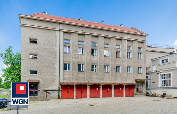 Żary, budynki biurowo - techniczne, 2253 m2, sprzedam, 1 450 000 PLN, netto.  
  
Nieruchomość w centrum blisko dworca.  
  
Do