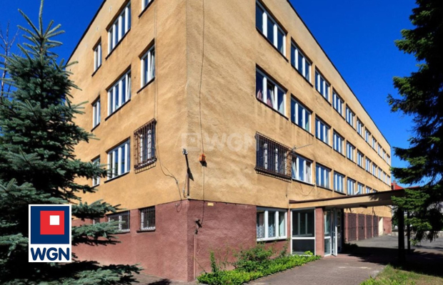 Września, kompleks budynków, 3605 m2, sprzedam, 1 510 000 PLN, netto.  
  
Duży kompleks budynków pod działalność gospodarczą. 