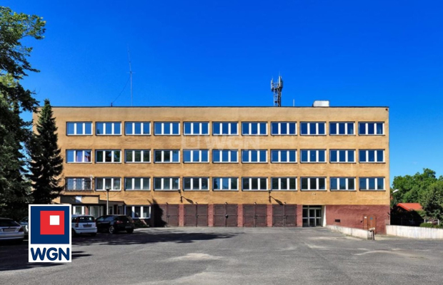 Września, kompleks budynków, 3605 m2, sprzedam, 1 510 000 PLN, netto.  
  
Duży kompleks budynków pod działalność gospodarczą. 