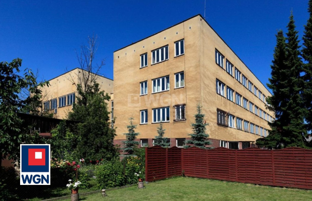Września, kompleks budynków, 3605 m2, sprzedam, 1 510 000 PLN, netto.  
  
Duży kompleks budynków pod działalność gospodarczą. 