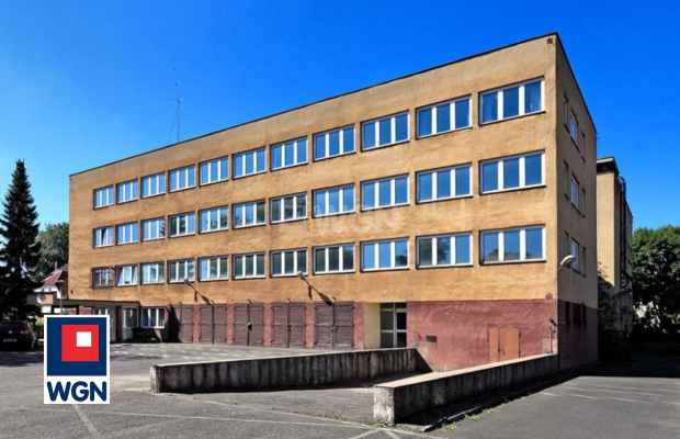 Września, kompleks budynków, 3605 m2, sprzedam, 1 510 000 PLN, netto.  
  
Duży kompleks budynków pod działalność gospodarczą. 