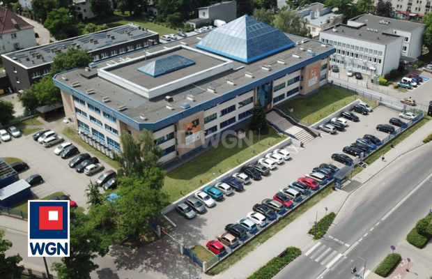 Ciechanów, duży budynek biurowy 6493 m2, z parkingiem, sprzedam, 9 300 000 PLN, netto.  
  
Duży budynek biurowy z parkingiem, 
