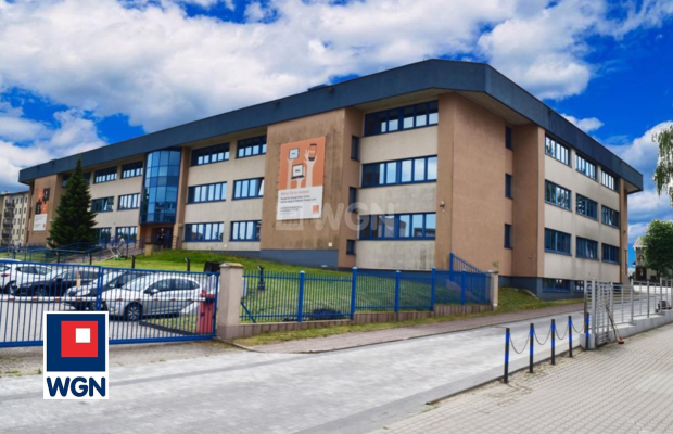 Ciechanów, duży budynek biurowy 6493 m2, z parkingiem, sprzedam, 9 300 000 PLN, netto.  
  
Duży budynek biurowy z parkingiem, 