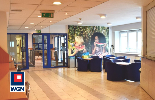 Ciechanów, duży budynek biurowy 6493 m2, z parkingiem, sprzedam, 9 300 000 PLN, netto.  
  
Duży budynek biurowy z parkingiem, 
