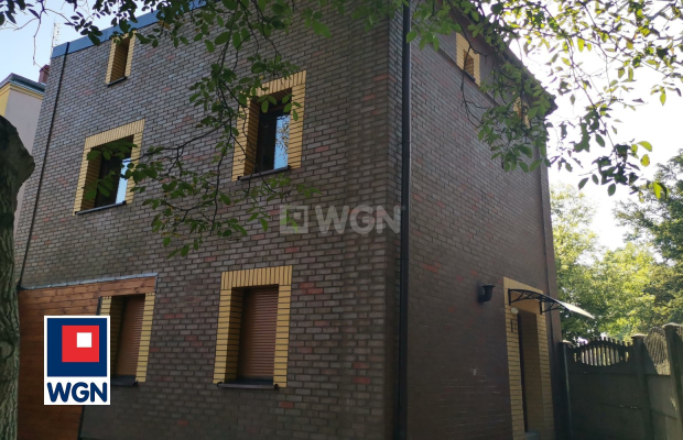 Chocianów, powiat Polkowice, dom, 4 pokoje, 132 m2, działka 261 m2, sprzedam, cena 469000 zł.  
  
Na sprzedaż dom w zabudowie 
