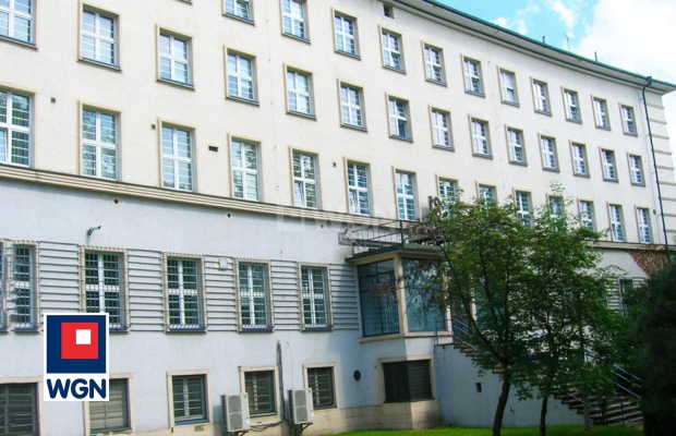 Opole, duży budynek w centrum miasta, 6 467 m2, sprzedam, 9 500 000,- PLN, netto.  
  
Duży budynek w centrum miasta.  
  
Nier
