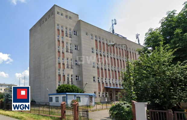 Włocławek, kompleks budynków biurowych, 7508 m2, z parkingiem w centrum, sprzedam 5 900 000 PLN, netto.  
  
Zgodnie z aktualny