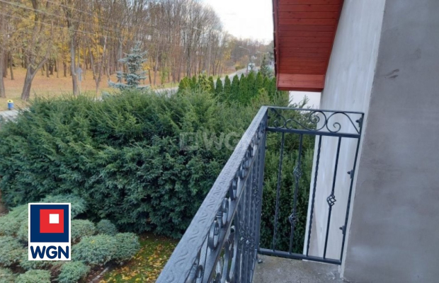 Szprotawa, dom 120 m2, 5 pokoi, cena 580 000 zł, sprzedam.  
  
Na sprzedaż dom piętrowy, jednorodzinny, w pełni podpiwniczony 