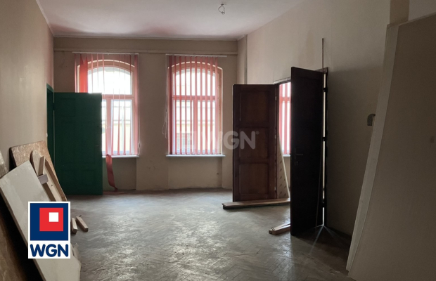 Żary, lokal usługowy, 104,8 m2, sprzedam, 225 000zł.  
  
Na sprzedaż lokal zlokalizowany na skrzyżowaniu ulicy Zakopiańskiej i