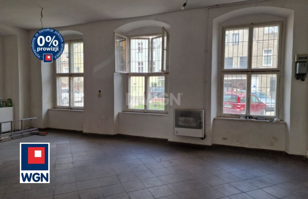 Szprotawa, kamienica, 19 pokoi, 920 m2, sprzedam, cena 2 490 000 zł.  
  
 Oferta wyłącznie w WGN Nieruchomości.  
  
 Sprzedam