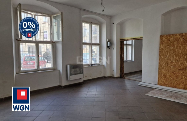 Szprotawa, kamienica, 19 pokoi, 920 m2, sprzedam, cena 2 490 000 zł.  
  
 Oferta wyłącznie w WGN Nieruchomości.  
  
 Sprzedam