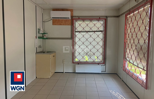 Chocianów, lokal handlowo-usługowy, łączna powierzchnia 49 m2, sprzedam, cena 130 000 zł.  
  
Oferuję na sprzedaż lokal pod dz