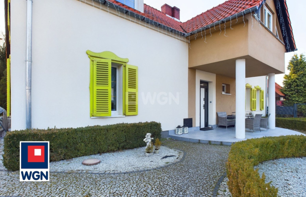 Szprotawa, dom 280 m2, 12 pokoi, działka 3666 m2, cena 1 650 000 zł, sprzedam.  
  
WGN Nieruchomości oferuje atrakcyjną nieruc