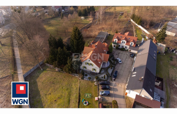 Szprotawa, dom 280 m2, 12 pokoi, działka 3666 m2, cena 1 650 000 zł, sprzedam.  
  
WGN Nieruchomości oferuje atrakcyjną nieruc