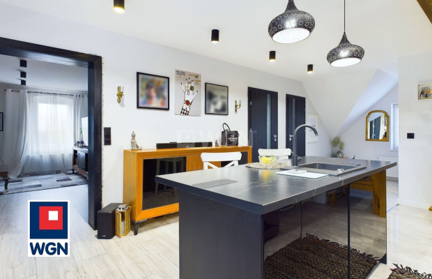 Szprotawa, apartament dwupoziomowy 82 m2, 4 pokoje, cena 590 000 zł, sprzedam.  
  
Na sprzedaż apartament w śródmieściu, w zab