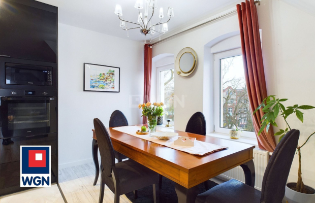 Szprotawa, apartament dwupoziomowy 82 m2, 4 pokoje, cena 590 000 zł, sprzedam.  
  
Na sprzedaż apartament w śródmieściu, w zab