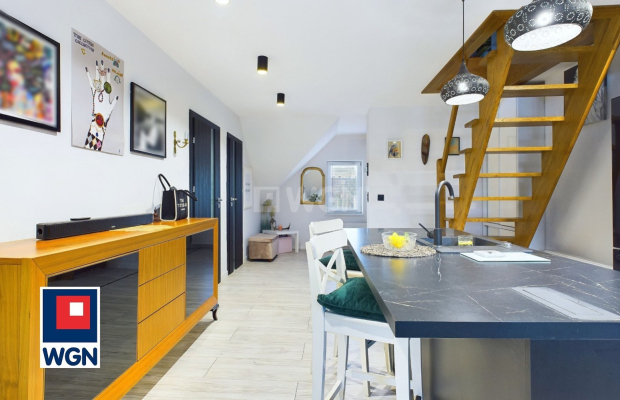 Szprotawa, apartament dwupoziomowy 82 m2, 4 pokoje, cena 590 000 zł, sprzedam.  
  
Na sprzedaż apartament w śródmieściu, w zab