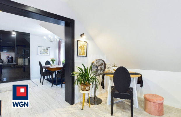 Szprotawa, apartament dwupoziomowy 82 m2, 4 pokoje, cena 590 000 zł, sprzedam.  
  
Na sprzedaż apartament w śródmieściu, w zab