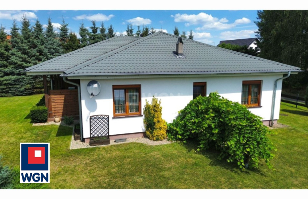 Ołobok, dom 5 pokoi, 150 m2, sprzedam, cena 1299 000 zł.  
  
 Oferta wyłącznie w WGN Nieruchomości.  
  
 Sprzedam nieruchomoś