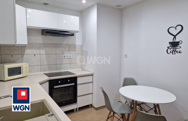 Szprotawa, kawalerka w Rynku, 56 m2, cena 250 000 zł, sprzedam.  
  
Na sprzedaż oferuję Państwu mieszkanie dwupoziomowe w zaby