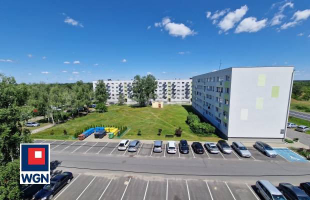 Trzebień, mieszkanie 3 pokoje, 62,5 m2, cena 249 000 zł, sprzedam.  
  
Na sprzedaż oferuję Państwu przestronne mieszkanie w bl
