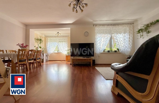 Szprotawa, dom 6 pokoi, 160 m2, sprzedam, cena 890 000 zł.  
  
 Oferta wyłącznie w WGN Nieruchomości.  
  
 Sprzedam dom w Szp