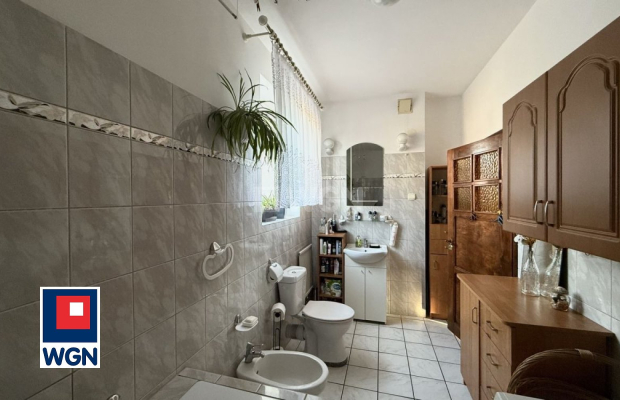 Szprotawa, dom 6 pokoi, 160 m2, sprzedam, cena 890 000 zł.  
  
 Oferta wyłącznie w WGN Nieruchomości.  
  
 Sprzedam dom w Szp