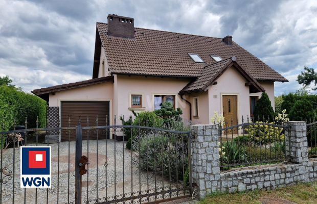 Szprotawa, dom jednorodzinny, 5 pokoi, 150 m2, cena 820 000 zł, sprzedam.  
  
Na sprzedaż oferuję Państwu atrakcyjny dom parte