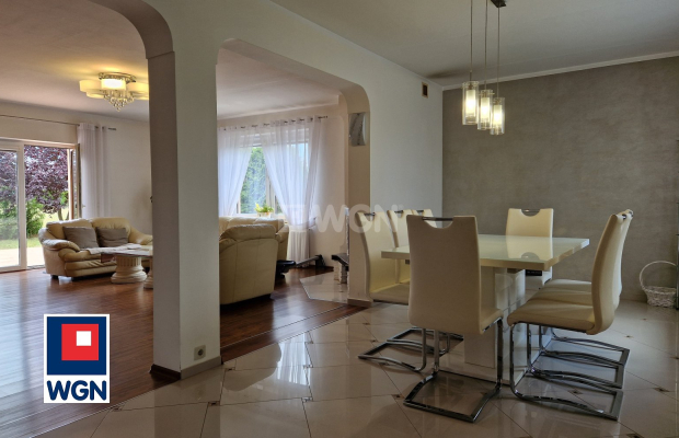 Szprotawa, dom jednorodzinny, 5 pokoi, 150 m2, cena 820 000 zł, sprzedam.  
  
Na sprzedaż oferuję Państwu atrakcyjny dom parte