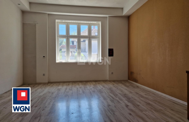 Szprotawa, mieszkanie 2 pokoje, 71 m2, cena 250 000 zł, sprzedam.  
  
Na sprzedaż oferuję Państwu przestronne mieszkanie z pot