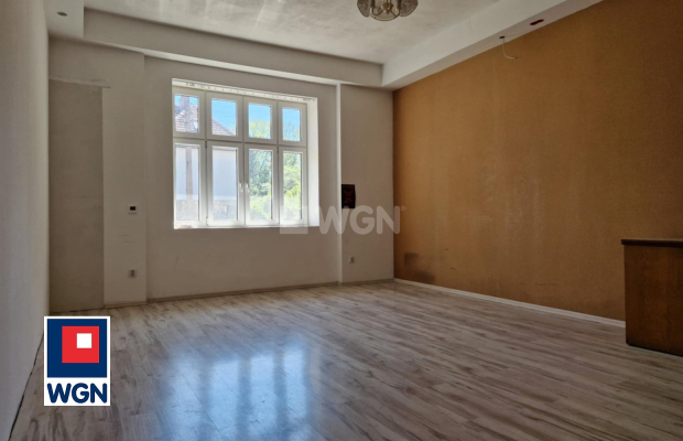 Szprotawa, mieszkanie 2 pokoje, 71 m2, cena 250 000 zł, sprzedam.  
  
Na sprzedaż oferuję Państwu przestronne mieszkanie z pot