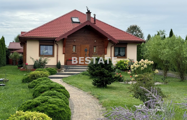 Komfortowy dom w zaciszu zieleni, duża działka