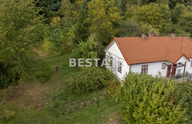 Idealny bliźniak z widokiem na zaporę - Twoje miejsce do życia lub inwestycji w Czchowie!   
Oferujemy na sprzedaż przestronny 
