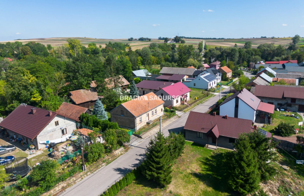 Wiejski Dom z Zabudowaniami w Błogocicach 