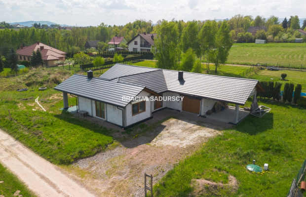 Piękny dom parterowy / 20 ar / las / Tomice