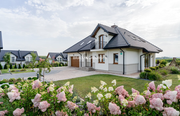 Dom wolnostojący 273 m², działka 18 ar – Węgrzce