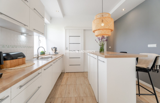 Dom wolnostojący 273 m², działka 18 ar – Węgrzce