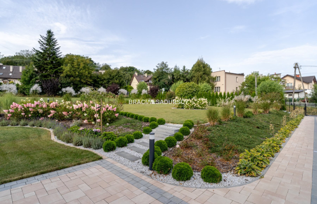 Dom wolnostojący 273 m², działka 18 ar – Węgrzce