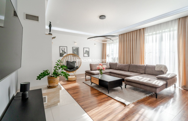 Dom wolnostojący 273 m², działka 18 ar – Węgrzce