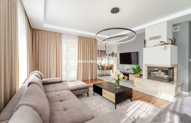 Dom wolnostojący 273 m², działka 18 ar – Węgrzce